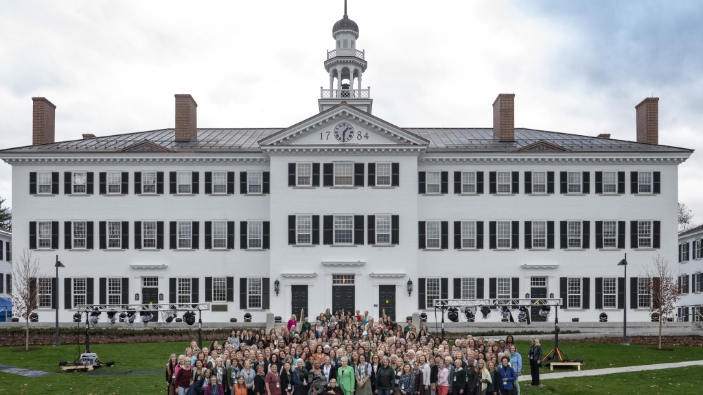 Group of people in front of Dartmouth Hall