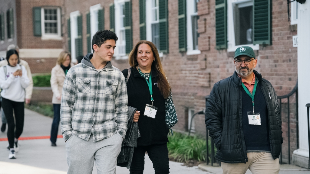 Students walking with their parents during 2023 Family Weekend.